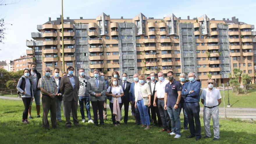 El Alcalde continúa escuchando las demandas de los barrios ovetenses