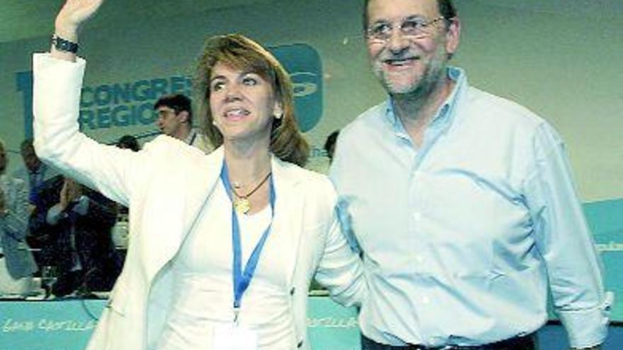 Dolores de Cospedal y Mariano Rajoy, ayer en el congreso de Albacete. / manu