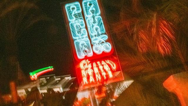 Cartel a la entrada de Pacha Restaurant. | PACHA IBIZA