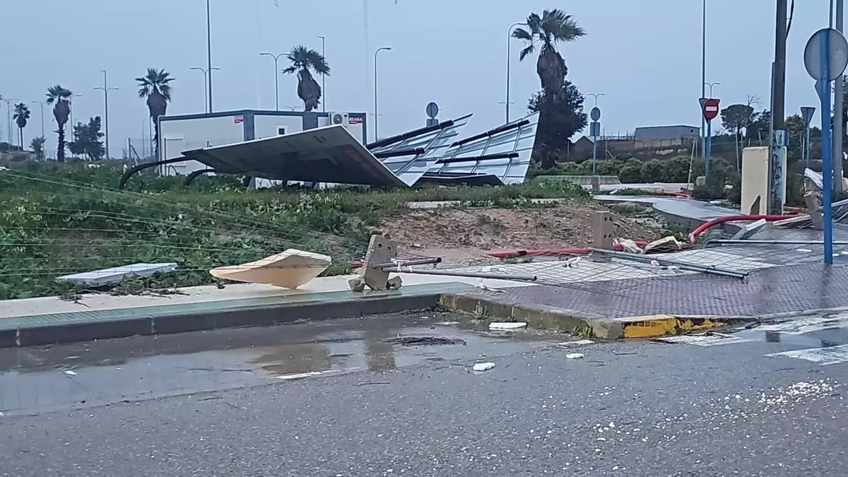 La borrasca 'Leonardo' deja cinco heridos y 150 incidencias en la provincia de Sevilla