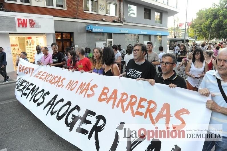 Más de cien voces piden en Murcia "acoger refugiados ya"