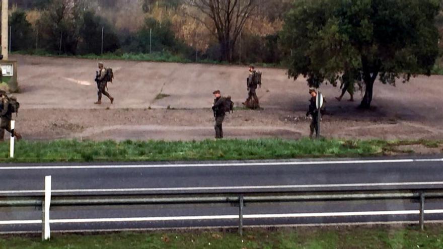 Una imatge dels soldats a l&#039;entrada de Llançà