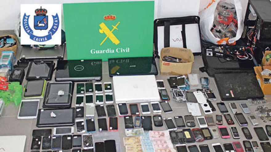 Descubren en Magaluf un taller donde ponían en uso móviles y tablets robadas