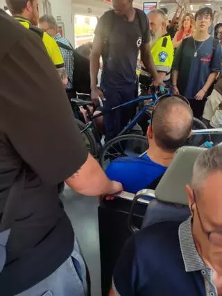Caos en la Estació del Nord tras un fallo de tensión: supresión del servicio en las líneas C1, C2 y C6, traslado confuso de viajeros y retrasos medios de 25 minutos