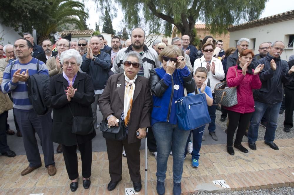 Descubrimiento de la nueva lápida para los fusilad