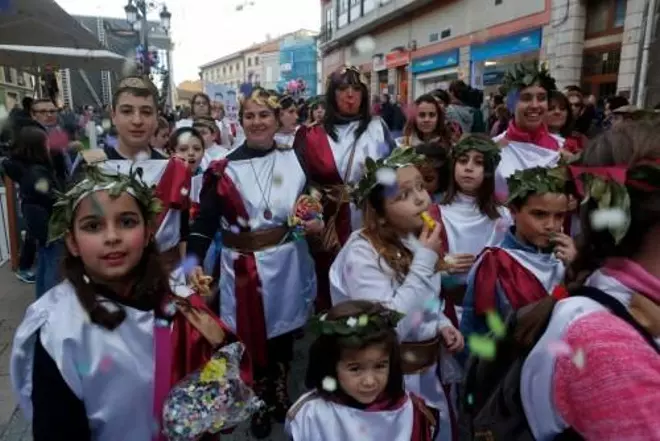 Desfile del Antroxu de Escolinos