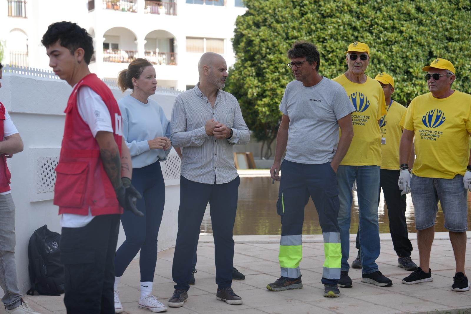 Galería: Voluntarios ayudan a vecinos de Ibiza afectados por las inundaciones