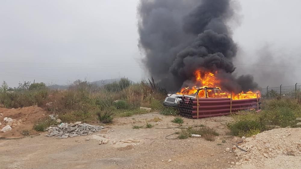 Arde un vehículo en Ibiza