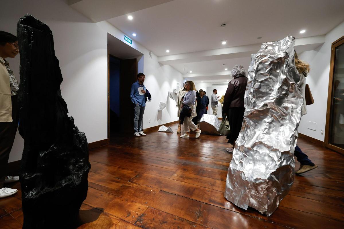 Sala de La Casa de Las Artes y Las Ciencias. Exposición "Esculpir el tiempo" de Tadanori Yamaguchi.