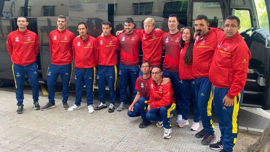 El equipo Fundación Personas Balonmano Zamora llega a la sede de los Special Olympics