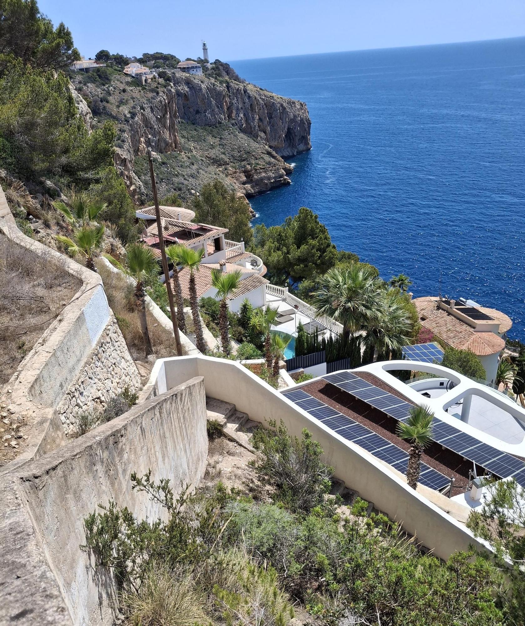 Así es la escalera pública recuperada por Xàbia: extraordinarias vistas