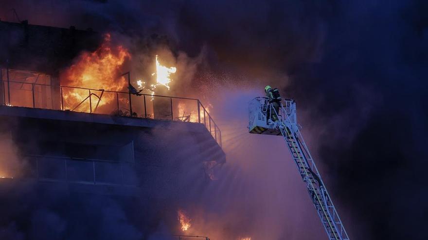 S&#039;eleven a cinc les víctimes mortals per l&#039;incendi d&#039;un edifici a València