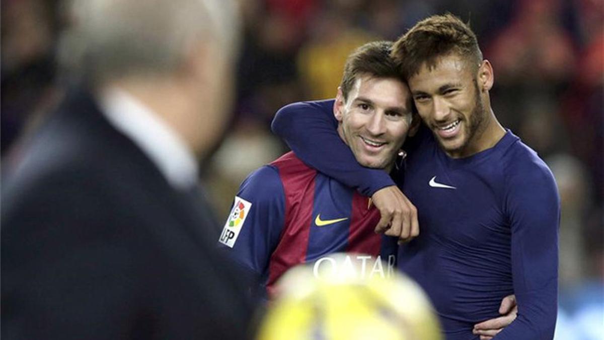 Messi, junto a Neymar, sin quitar la mirada del balón
