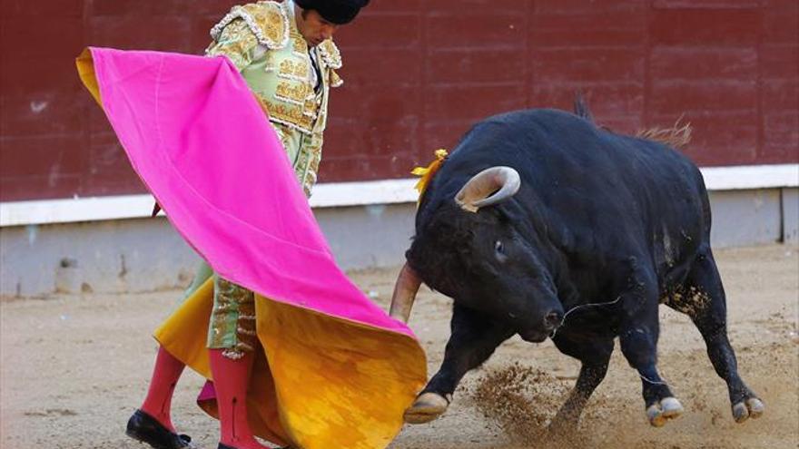 Las Ventas regala una oreja a Mora