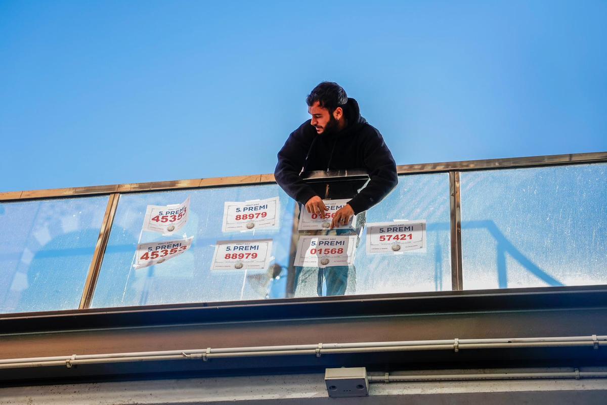 Un lotero de Las Arenas vende cuatro quintos premios de la Lotería de Navidad