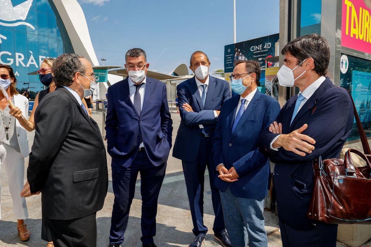 CEV y Levante-EMV reúnen a empresarios y políticos para escuchar a la vicepresidenta