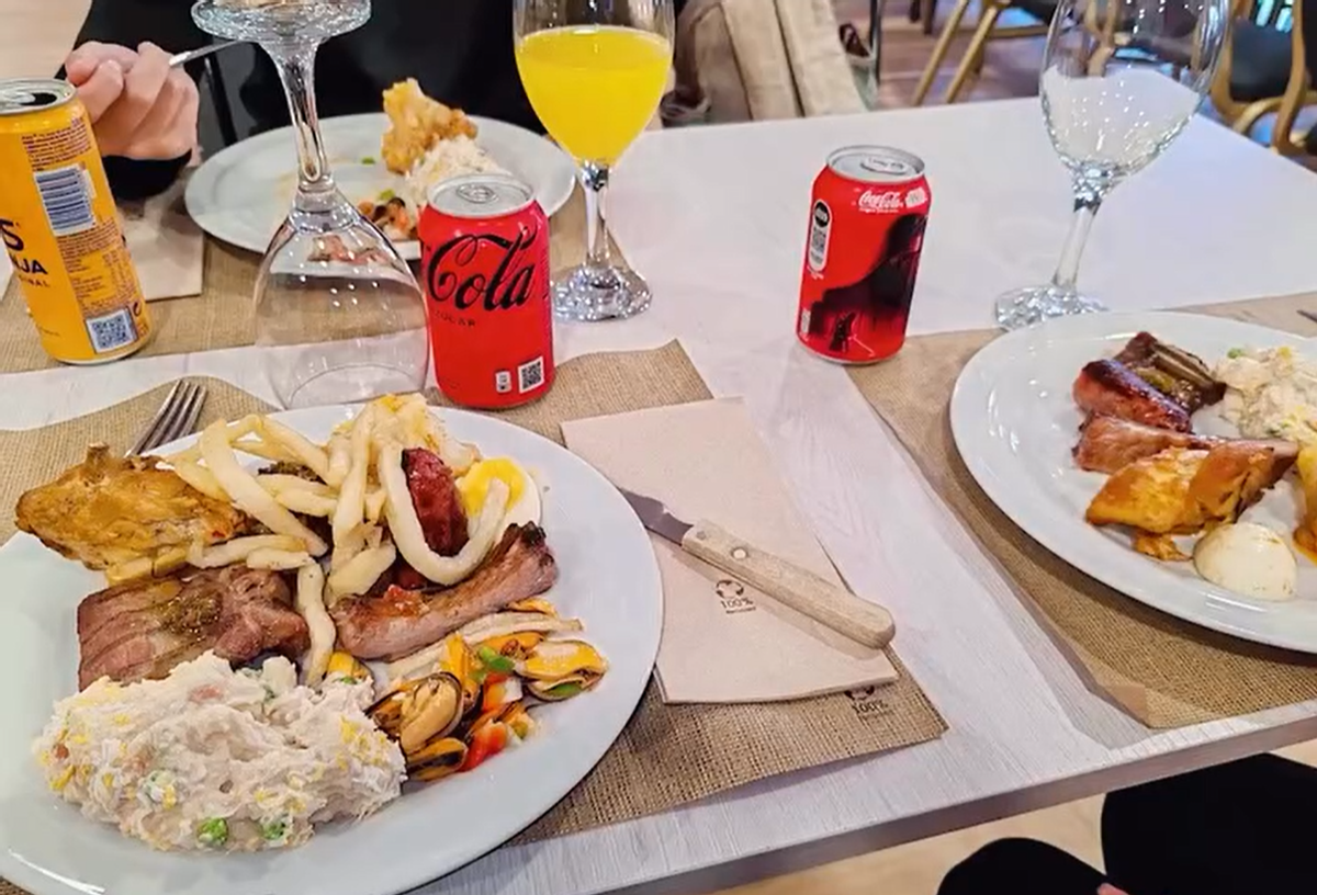 Parte de la oferta gastronómica de este asador de Carballo.