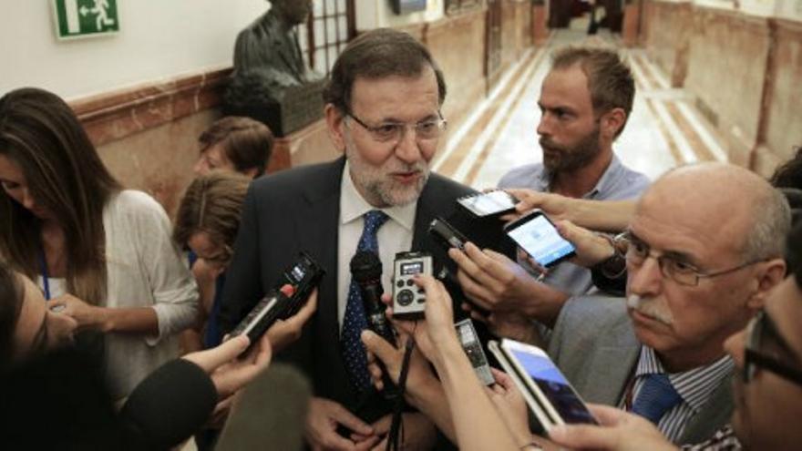 Rajoy pide al PSOE más "nivel" en el debate de los PGE