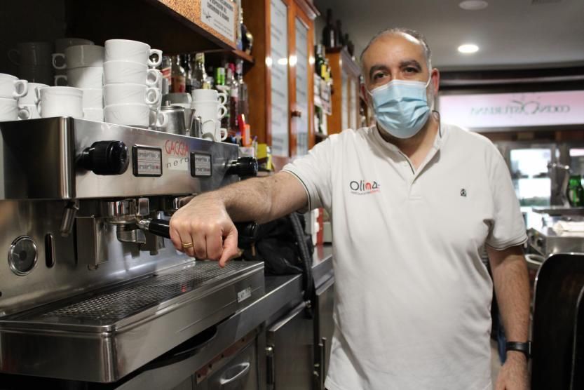 Tomás Suárez, en su restaurante sidrería de La Felguera.