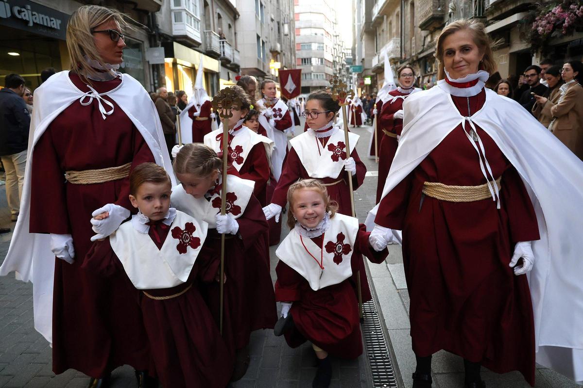 En el desfile participaron cofrades de entre 3 y más de 80 años.