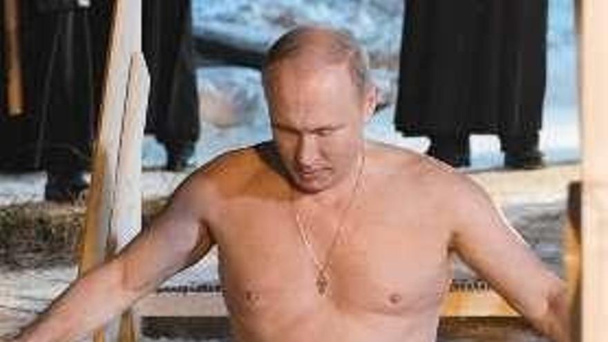 Putin, en pleno baño.