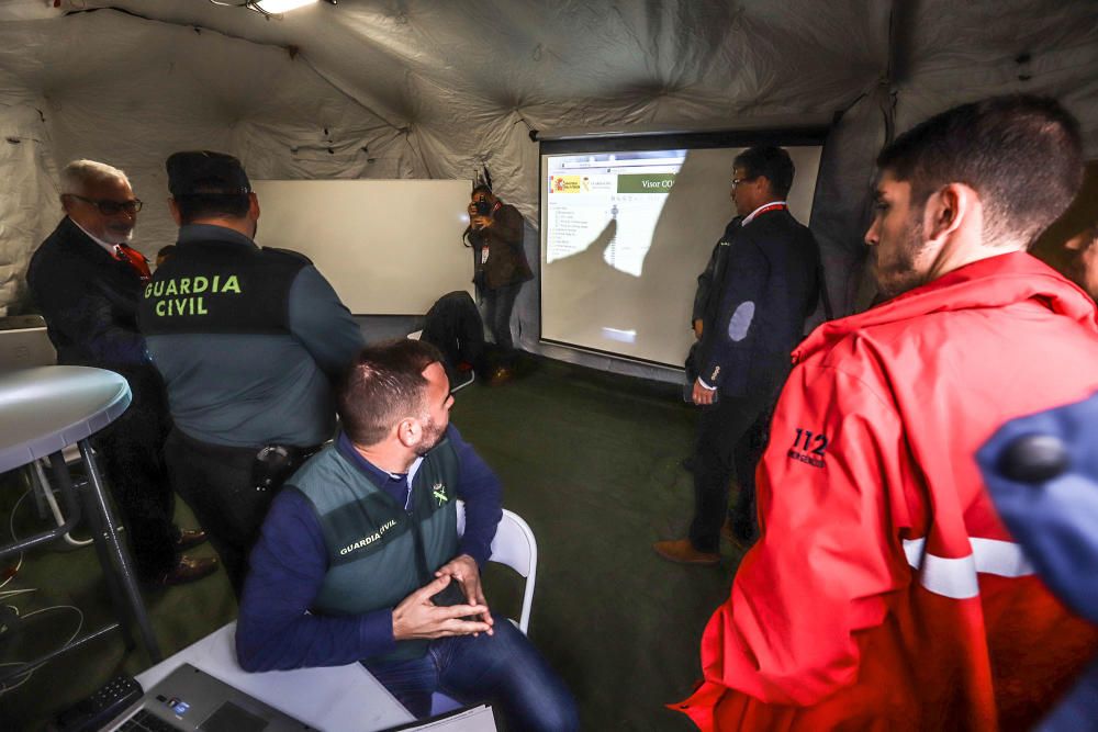 [SIN TITULO] La Generalitat realiza un gran despliegue de recursos, incluido un simulacro de una situación de pillajes en comercios tras un terremoto, helicóptero, bomberos o la intervención de la UME