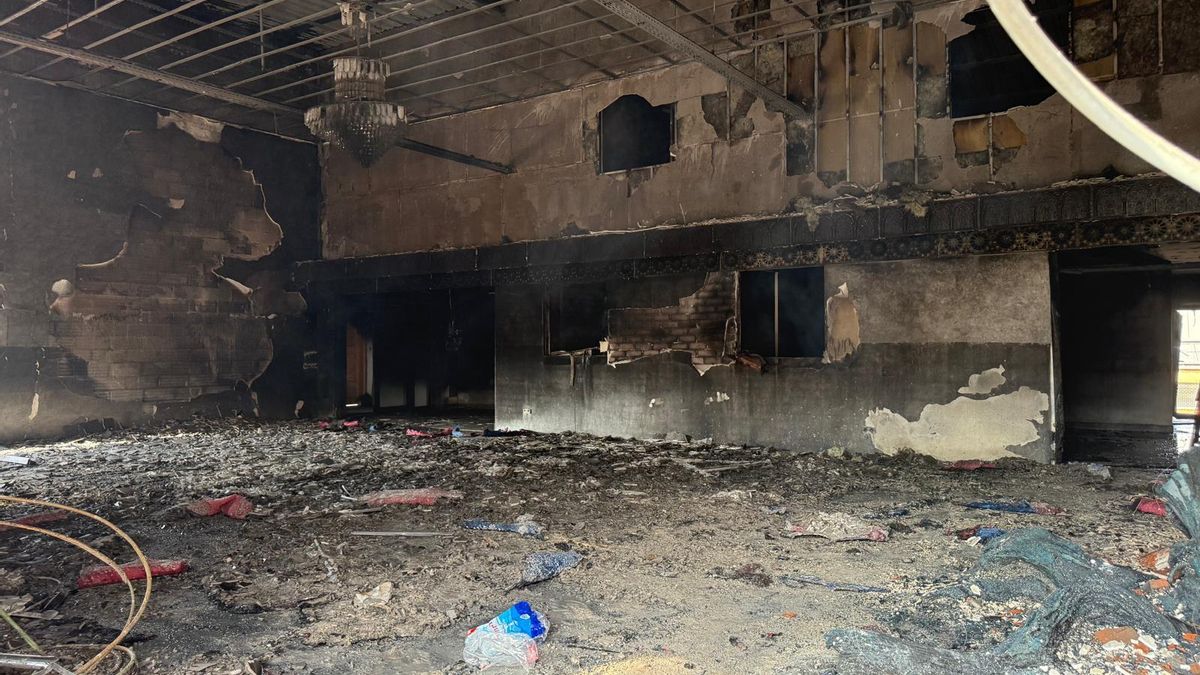 L'interior de la mesquita de Piera, destrossada pel foc