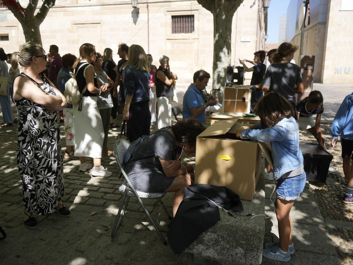 muestra de los participantes en el taller de teatro lambe-lambre dentro del Festival Mamut