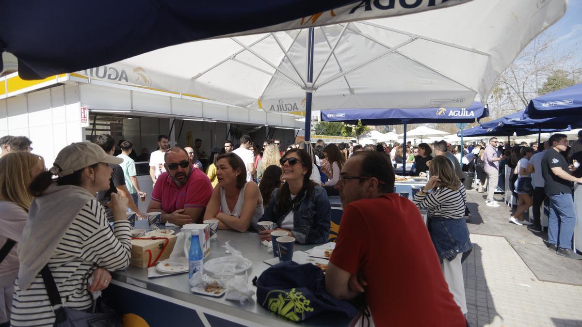 Castellonenses y visitante se reúnen desde el pasado sábado en el Mesón de la Tapa y la Cerveza.