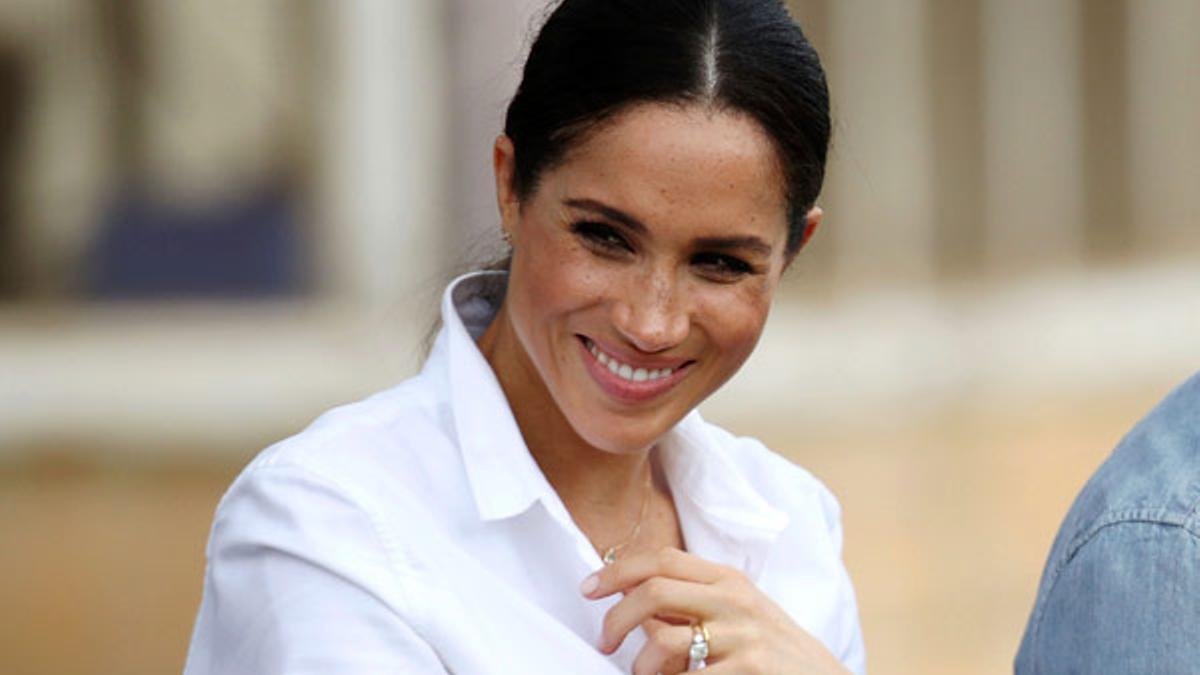 Meghan Markle con coleta de raya en medio