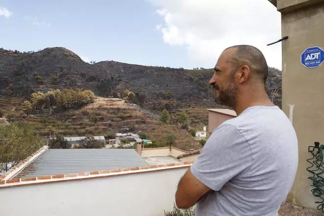 La vuelta a Gátova tras la evacuación por el incendio, en imágenes