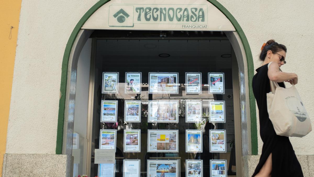 Fachada de una inmobiliaria.