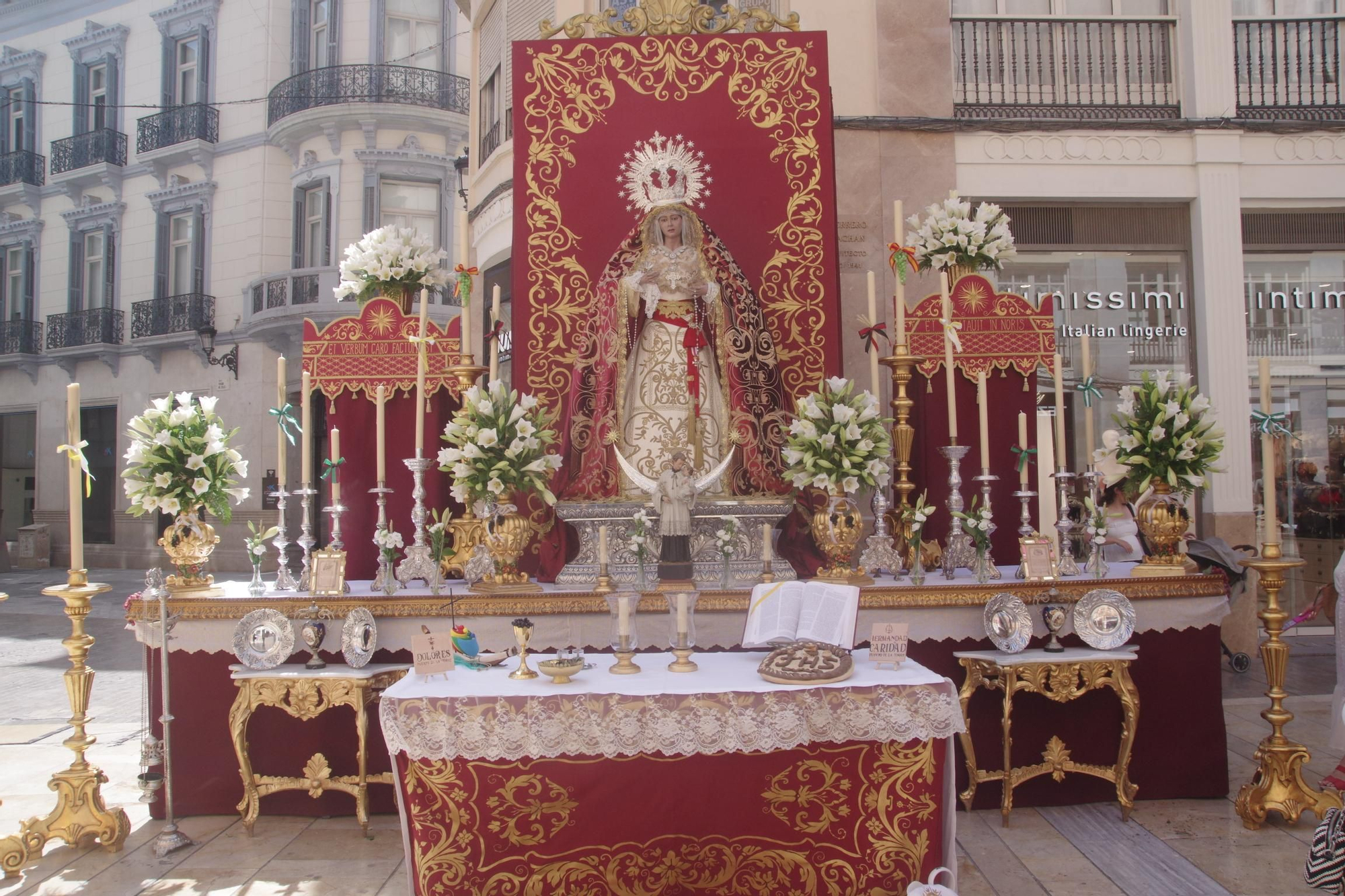 Altar montado por los Dolores del Puerto de la Torre para la procesión del Corpus de Málaga 2025.JPG