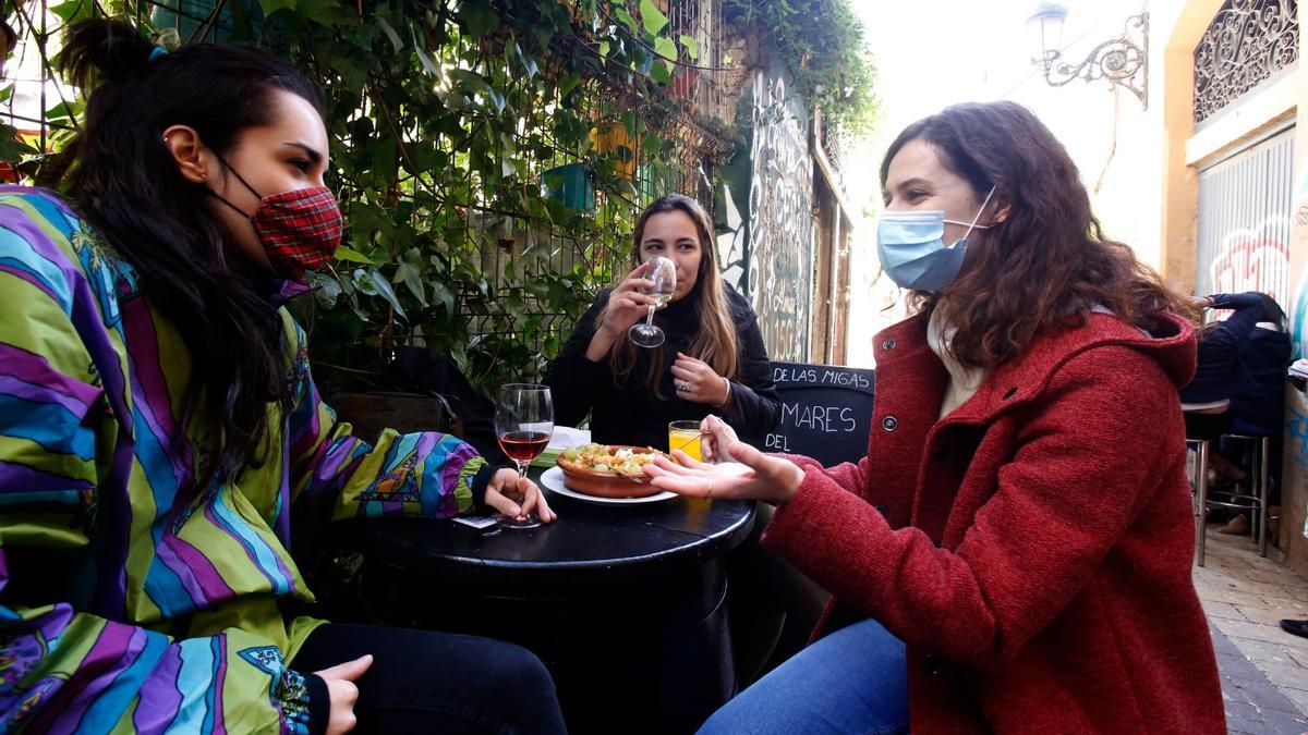 El uso de las mascarillas en las terrazas ha sido uno de los temas más polémicos.