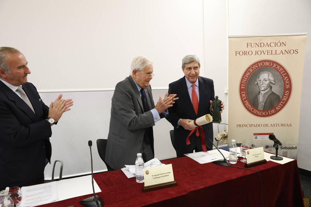 José Luis García Delgado, patrono de honor del Foro Jovellanos (en imágenes)