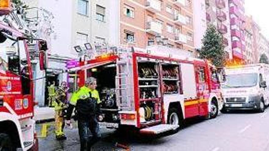 La avenida de Torrelavega momentos después de declararse el incendio.