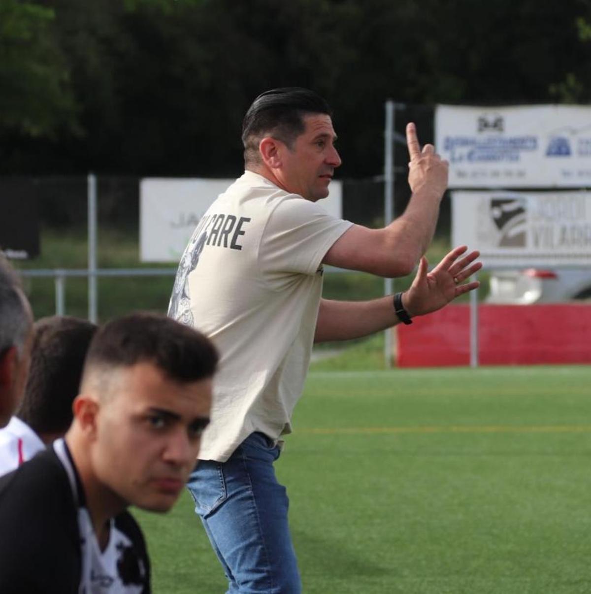 Toni Sánchez, entrenador de la Unió, a Sant Jaume de Llierca.