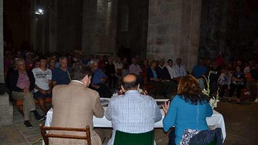 Un momento de la conferencia en la iglesia de San Martín.