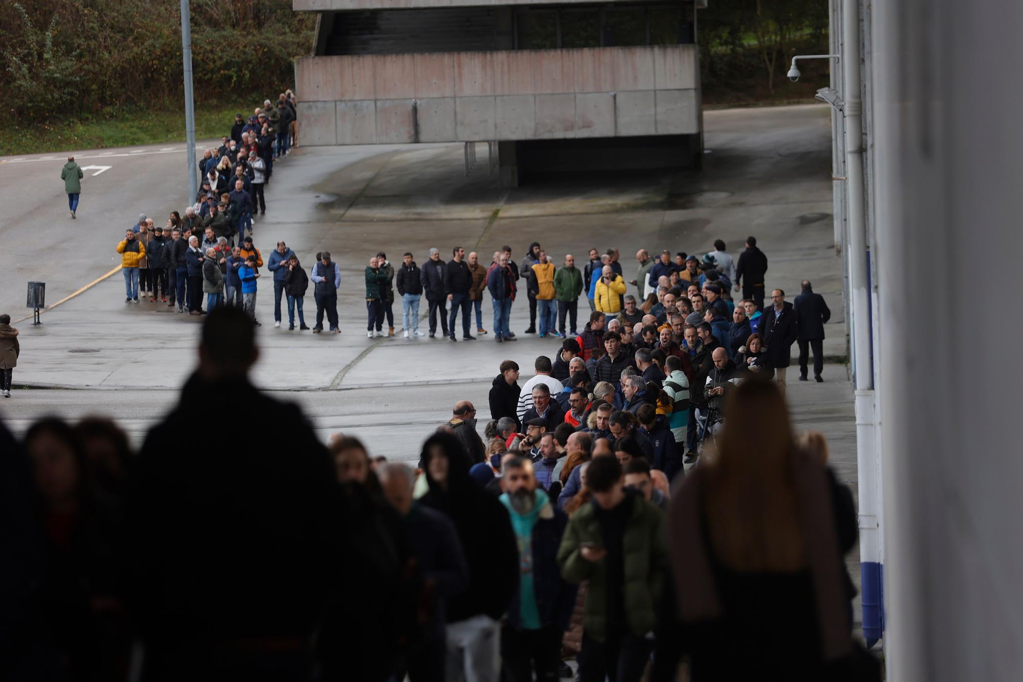 EN IMÁGENES: colas en el Tartiere para comprar entradas de Copa