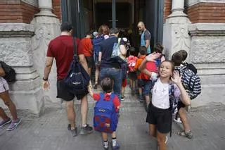Les famílies, en la tornada a l'escola: "Ens preocupen les baixes dels docents"