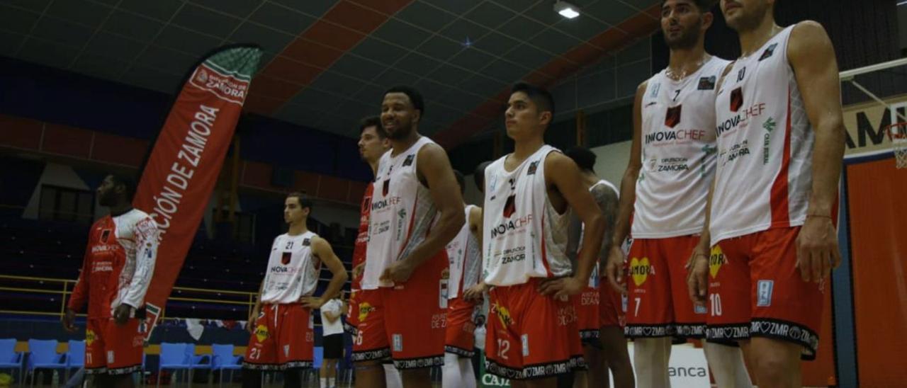 Varios jugadores del Zamora Enamora, en el Angel Nieto. | |  LOZ