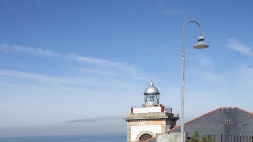 El faro de Luarca, situado en La Atalaya.