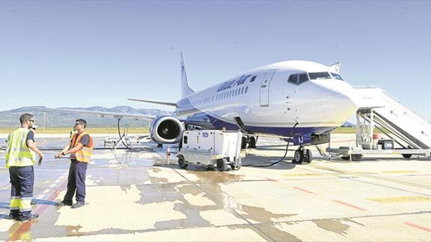 Blue-Air reduce vuelos a Bucarest y deja de vender a partir de enero
