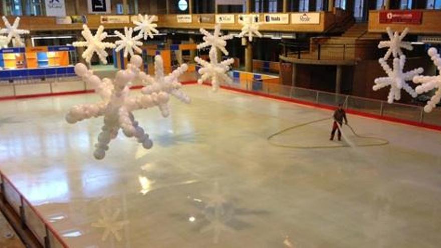 La pista de gel s&#039;amplia amb un espai per a patinadors principiants