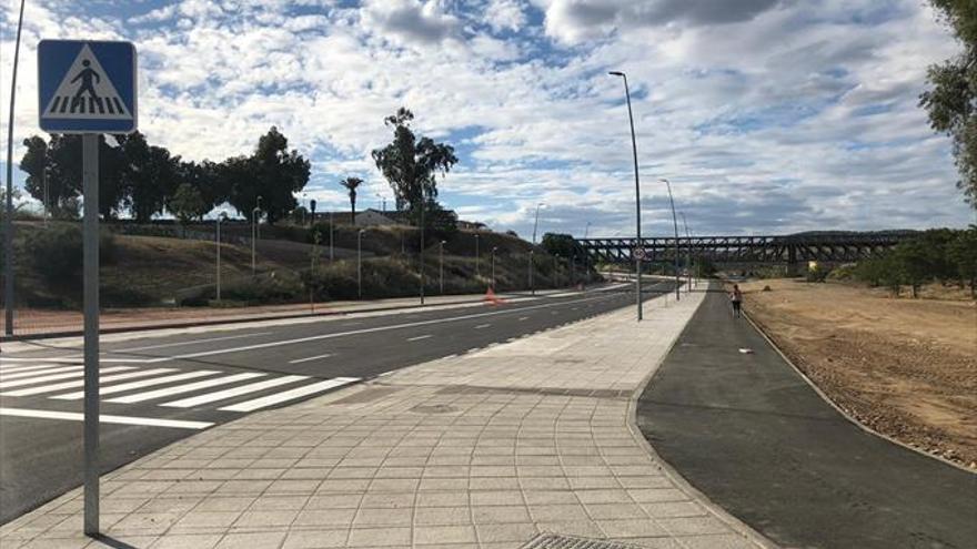 La avenida del Río abre al tráfico tras finalizar las obras de desdoblamiento