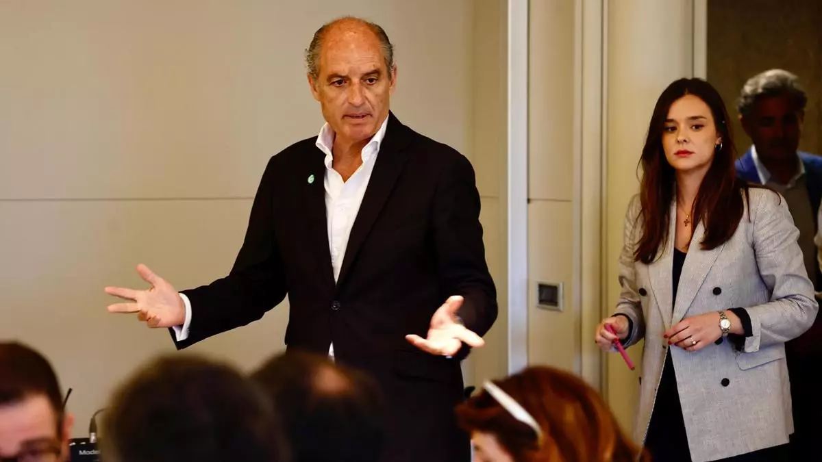 Camps culmina su órdago a Llorca con 300 avales