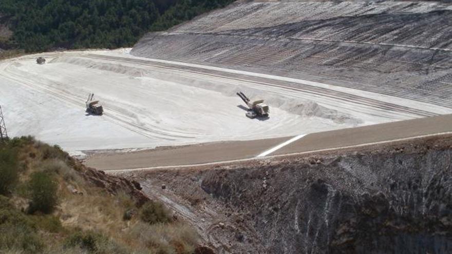 Vista general del runam vell de Cardona amb l&#039;explotació ja iniciada