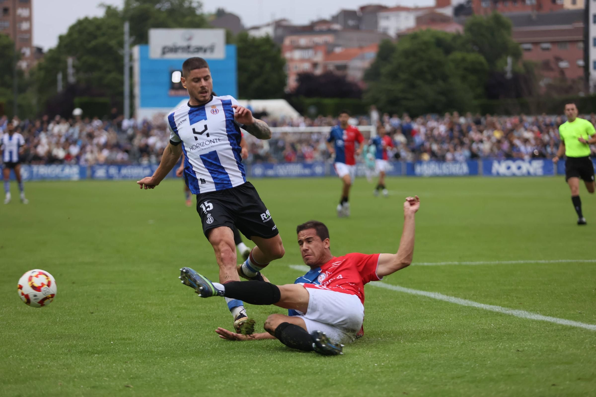 EN IMÁGENES: La final por el ascenso entre Avilés y Rayo Majadahonda vivida en el Suárez Puerta