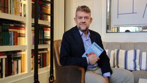 El diputado de ERC en el Congreso Francesc-Marc Álvaro con su nuevo libro.