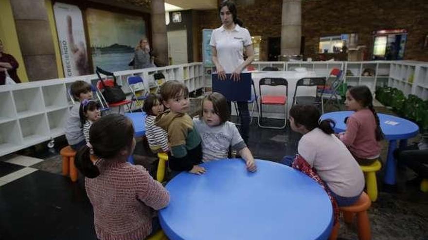 Los niños dan una segunda vida al vidrio para mejorar el planeta